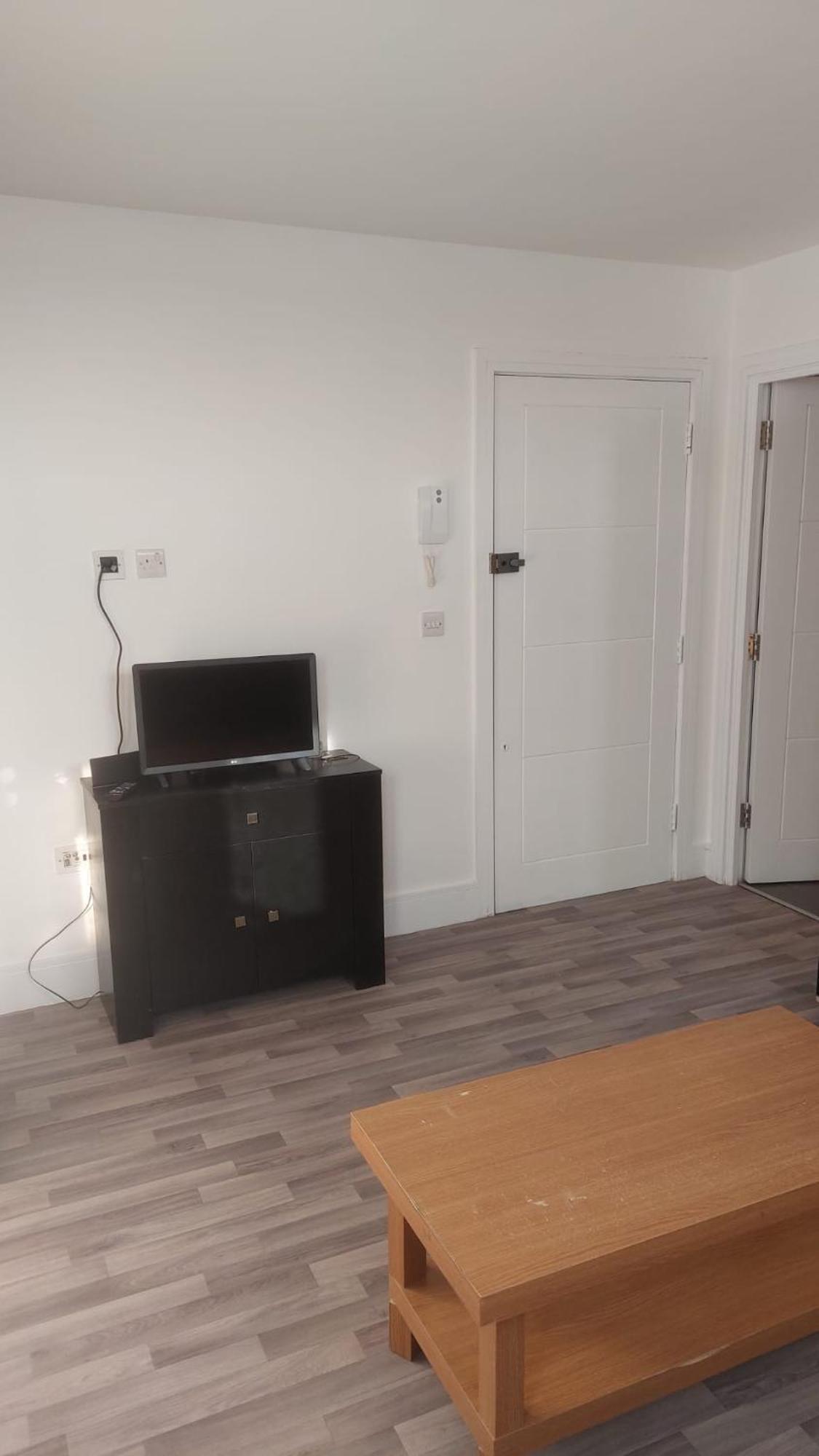 Spacious Studio Maidstone - Redecorated Oct 2023 Bagian luar foto