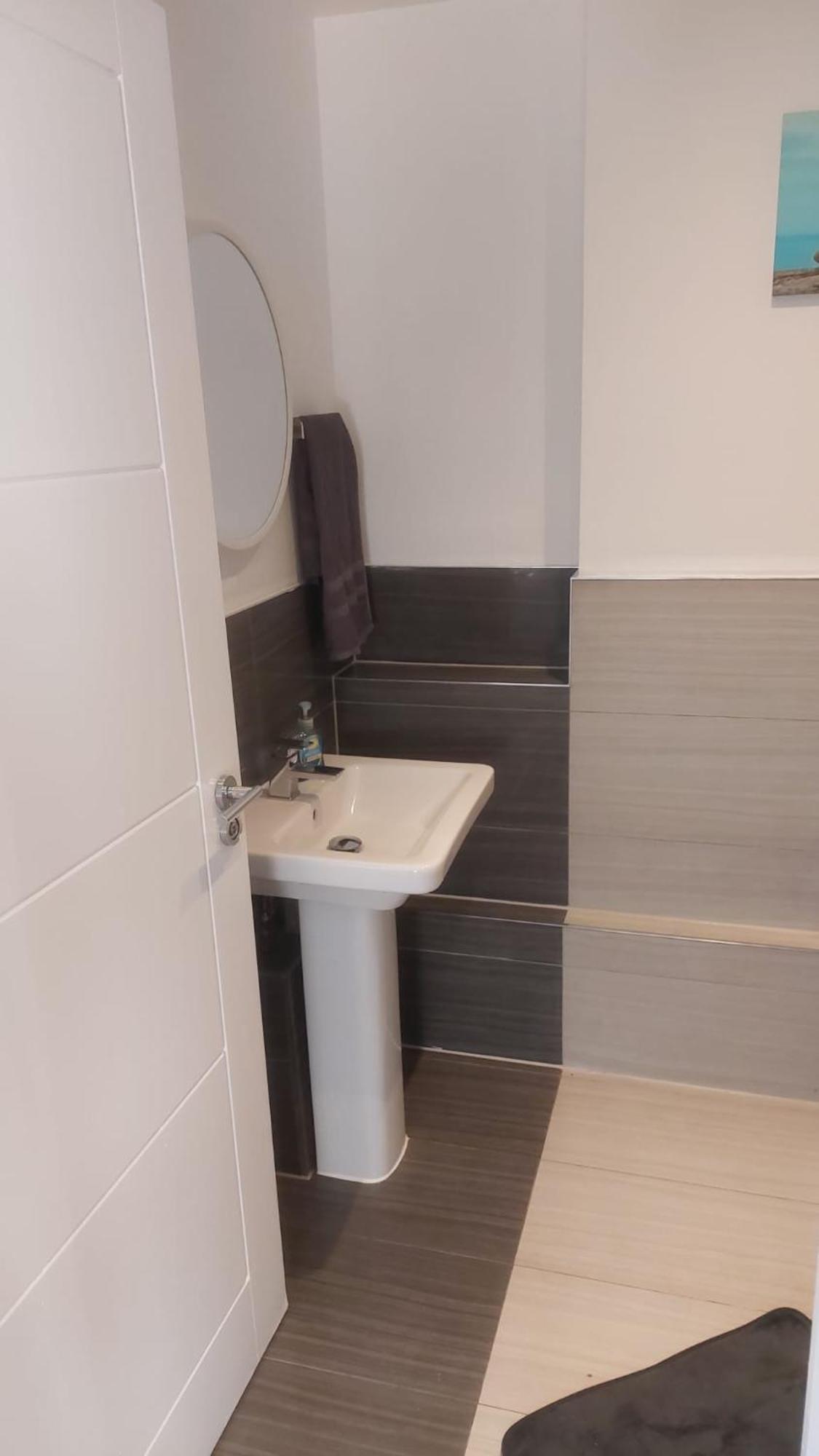 Spacious Studio Maidstone - Redecorated Oct 2023 Bagian luar foto