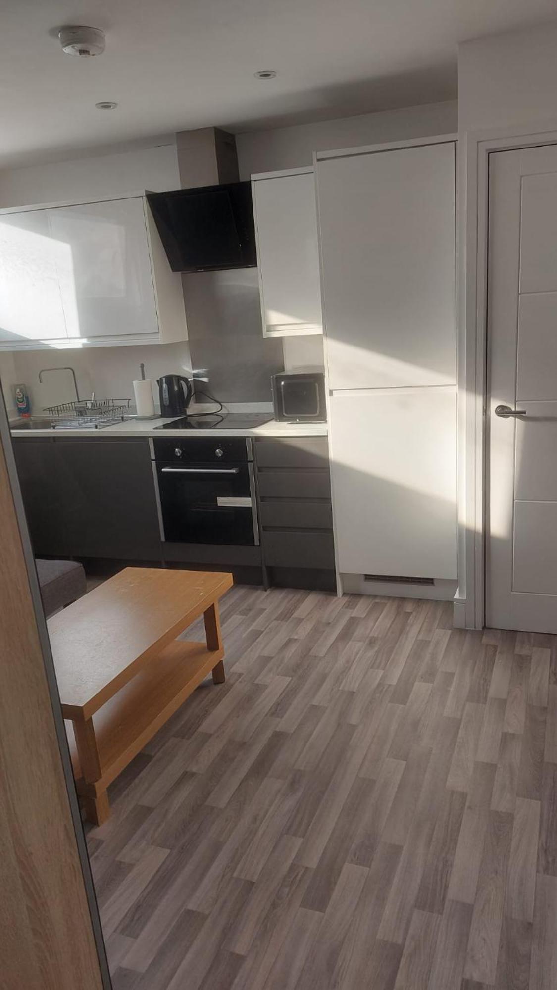 Spacious Studio Maidstone - Redecorated Oct 2023 Bagian luar foto