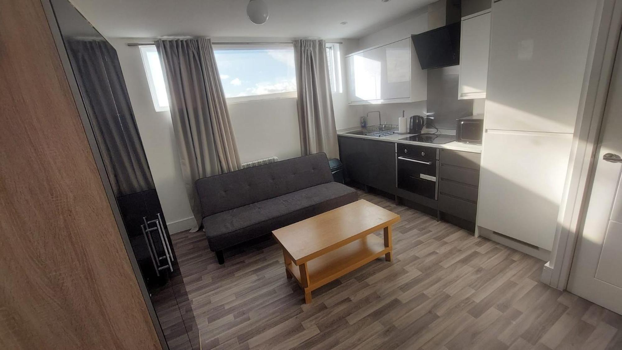Spacious Studio Maidstone - Redecorated Oct 2023 Bagian luar foto
