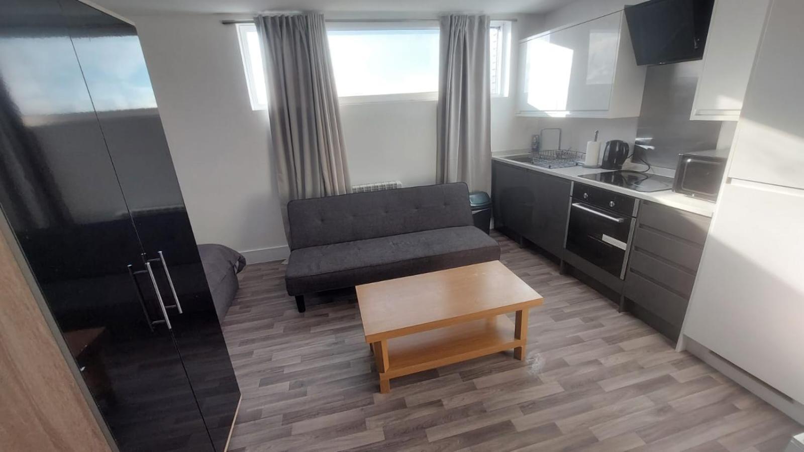 Spacious Studio Maidstone - Redecorated Oct 2023 Bagian luar foto