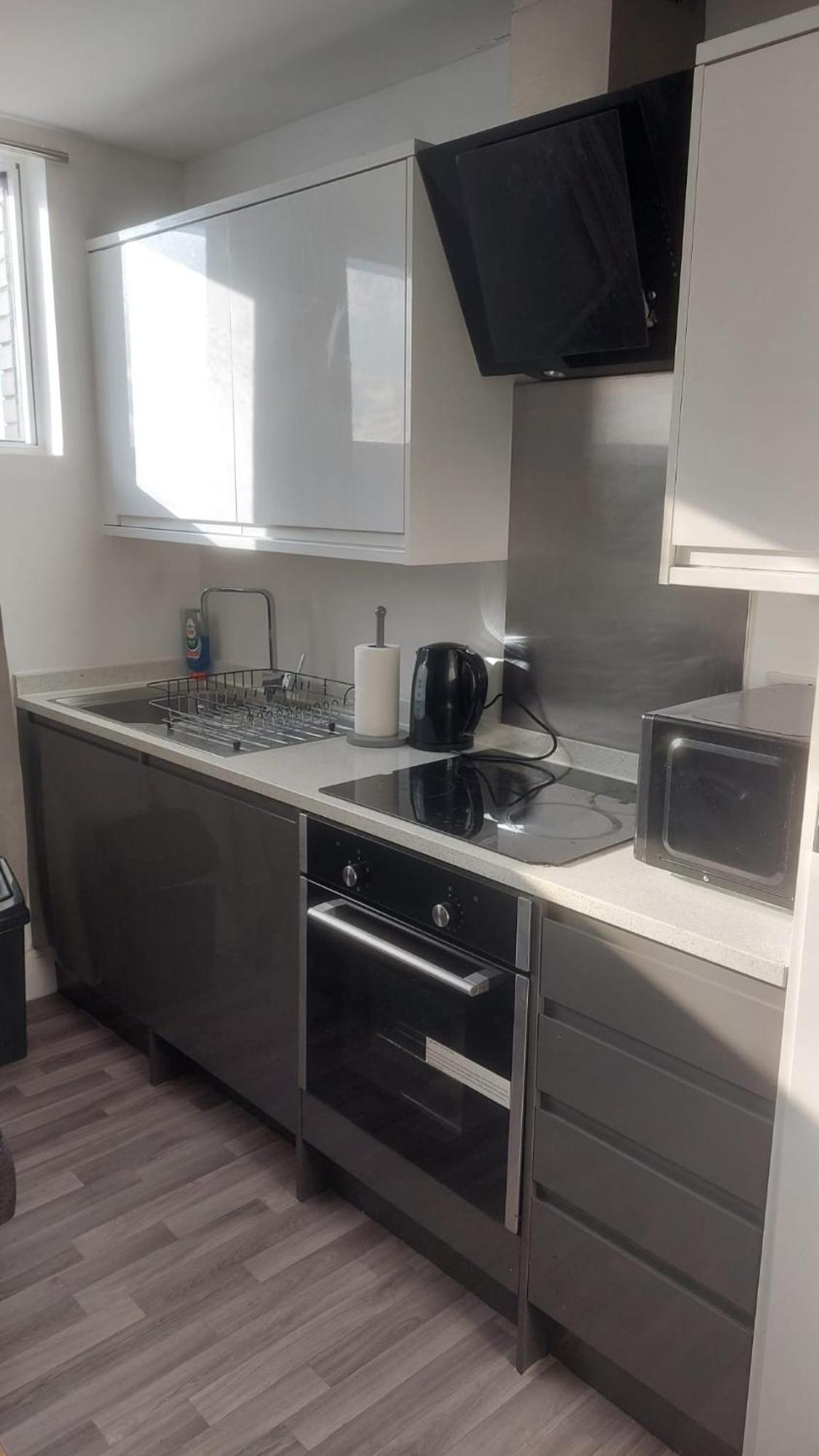 Spacious Studio Maidstone - Redecorated Oct 2023 Bagian luar foto