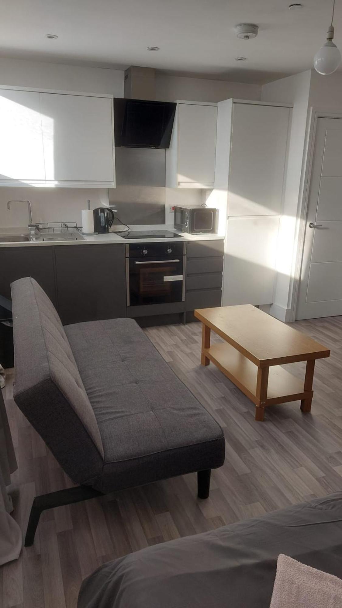 Spacious Studio Maidstone - Redecorated Oct 2023 Bagian luar foto