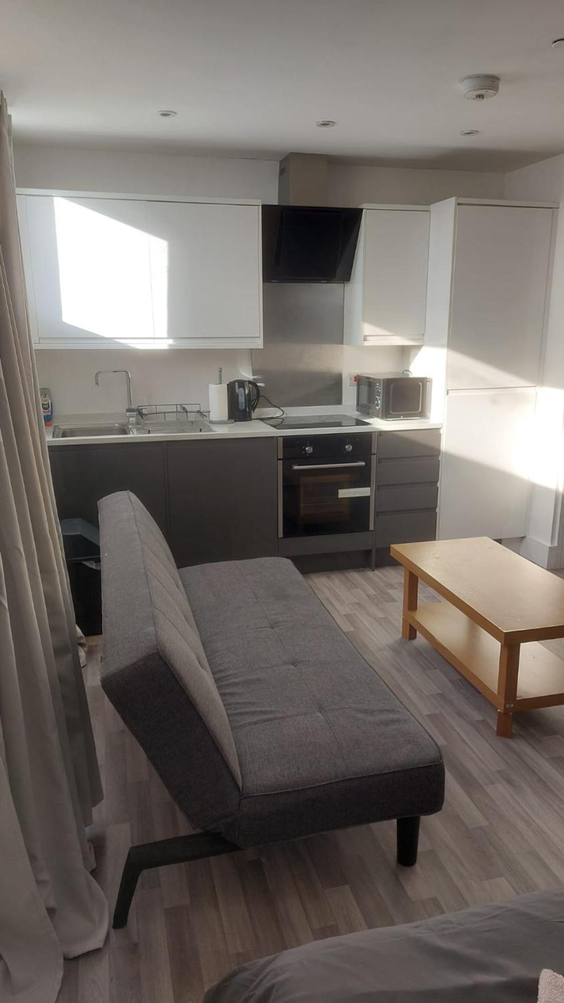 Spacious Studio Maidstone - Redecorated Oct 2023 Bagian luar foto